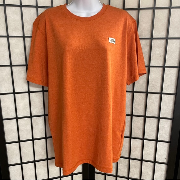 North face, men’s athletic training shirt size medium (NWT) - Picture 2 of 6